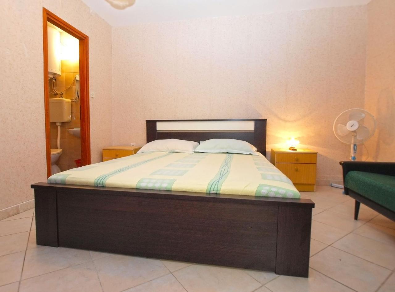 Rooms Antun 1238 Medulin Buitenkant foto